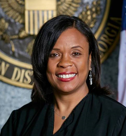 Federal judge who had in-chambers sex with top police officer issues clerks revised apology letters